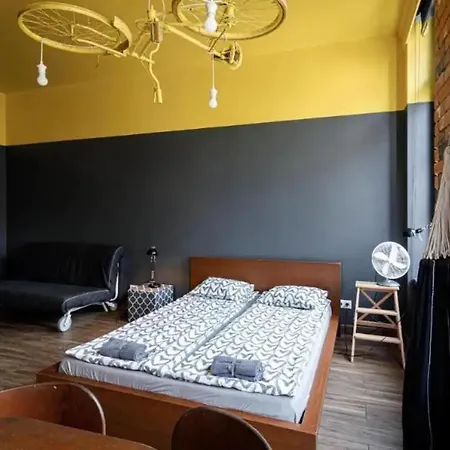Апартаменти Golden Apartments&glamping-k28 *