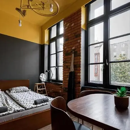 Апартаменти Golden Apartments&glamping-k28 Вроцлав